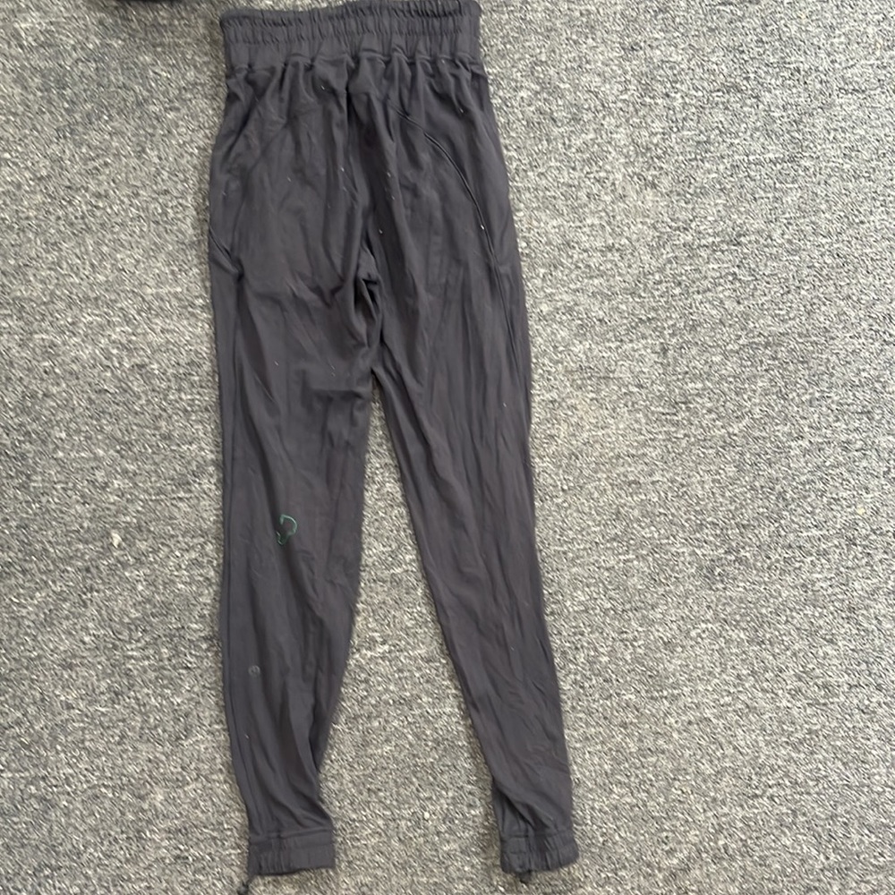 Lululemon size 2 - Picture 2 of 8